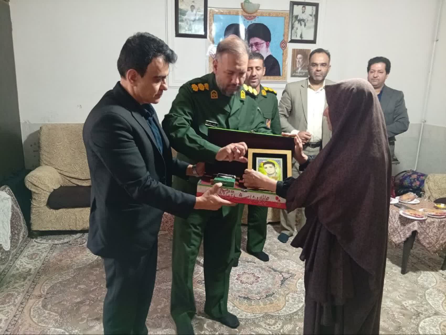 تکریم خانواده شهدای عشایر؛ گامی در آستانه برگزاری کنگره ۲۴۰۰ شهید خراسان جنوبی